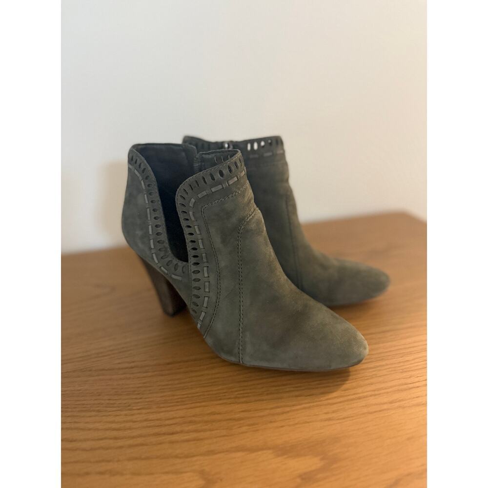 Vince Camuto Reeista Gray Suede Ankle Boots Size 7
